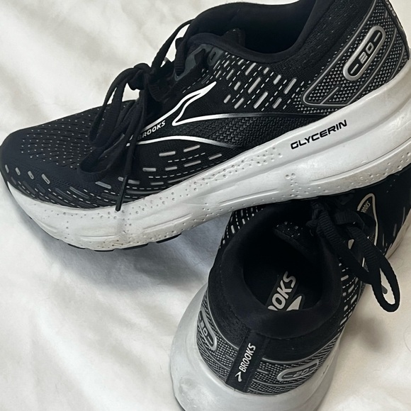 Brooks Black and White Athletic Footwear Size 8.5 Running Shoes - Picture 2 of 4